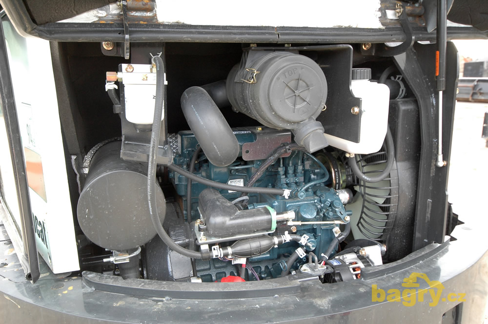 Bobcat E35 - motor Kubota