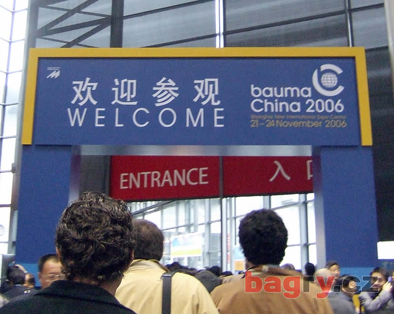 Bauma China 2006 - levné stroje nižší kvality na lokální výstavě