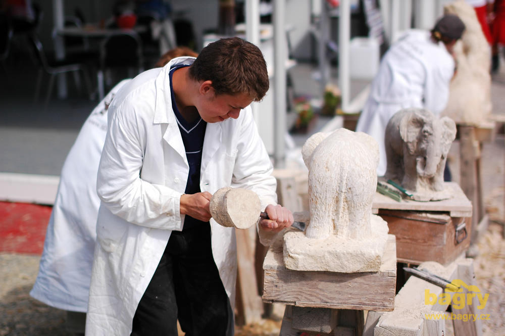 Jeden z akčních studentů Střední průmyslové školy kamenické a sochařské v Hořicích