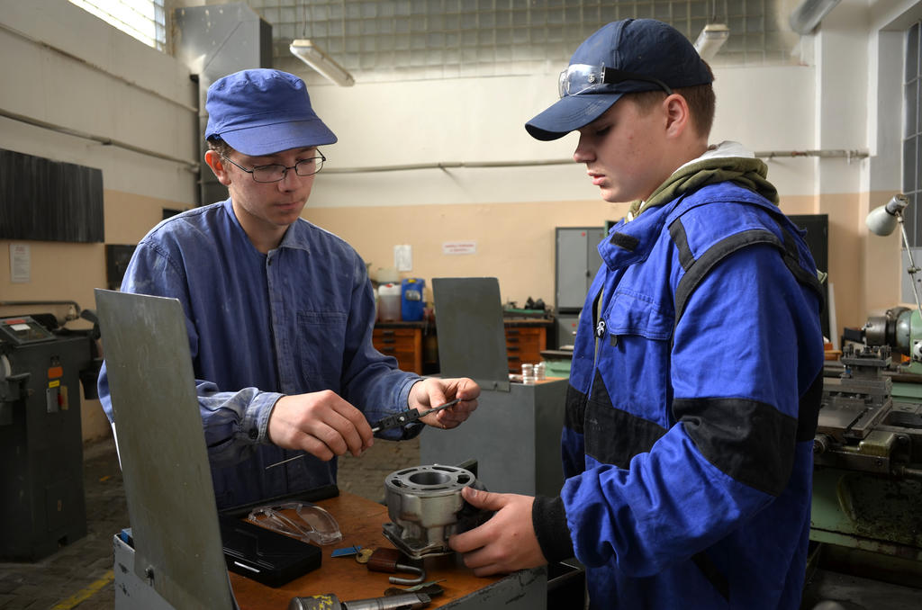 09_Daniel Škop (vlevo), student 2. ročníku, budoucí konstruktér leteckých motorů