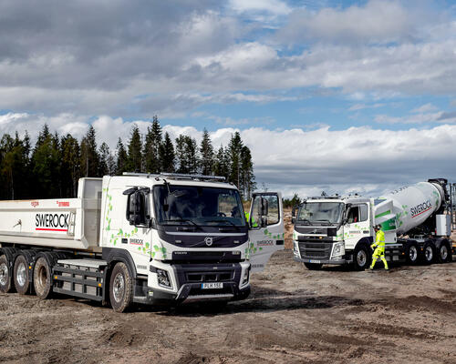 Elektrická nákladní vozidla Volvo v barvách společnosti Swerock